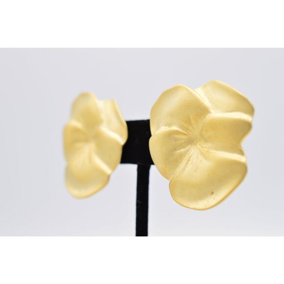 Fernando Vintage Pansy Clip On Earrings Brushed Gold Chunky NOS 80s FO Signed W1 - Picture 2 of 9